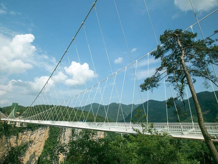 1280px-Glass_Bridge_in_Zhangjiajie_China