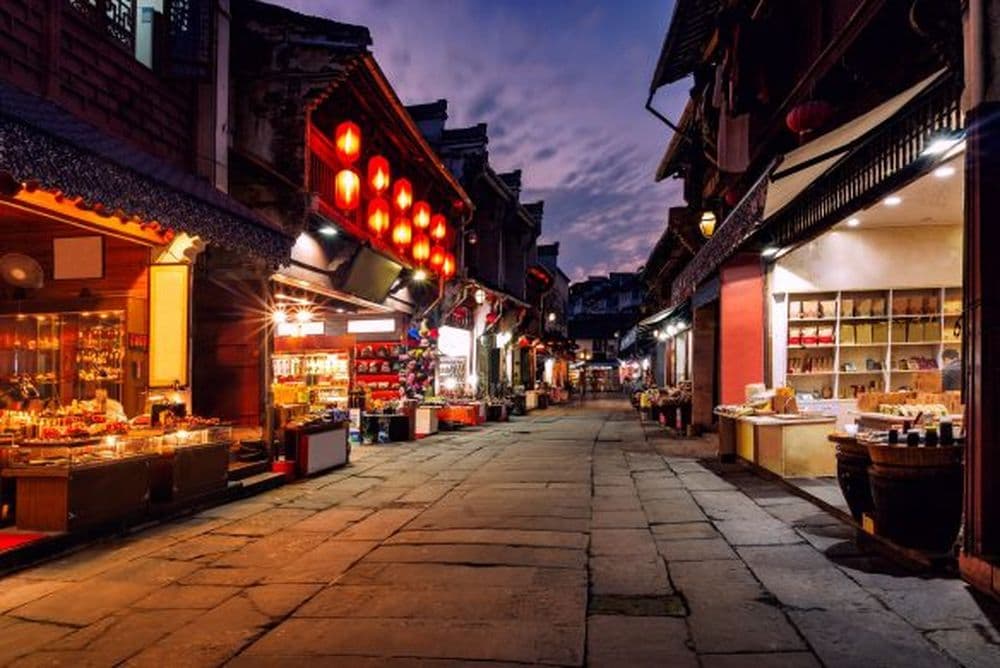 CTH Huangshan-Stadt-historische-Altstadt-Shutterstoock-nur-durch-CTH-584x390-1