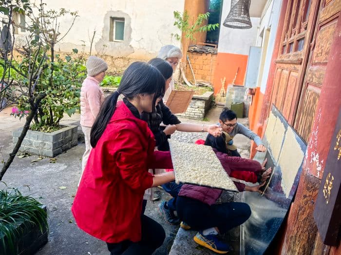 CTH Lijiang Dongba Stikerei